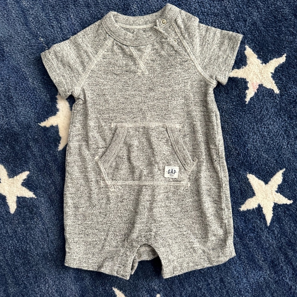Baby Gap onesie | romper